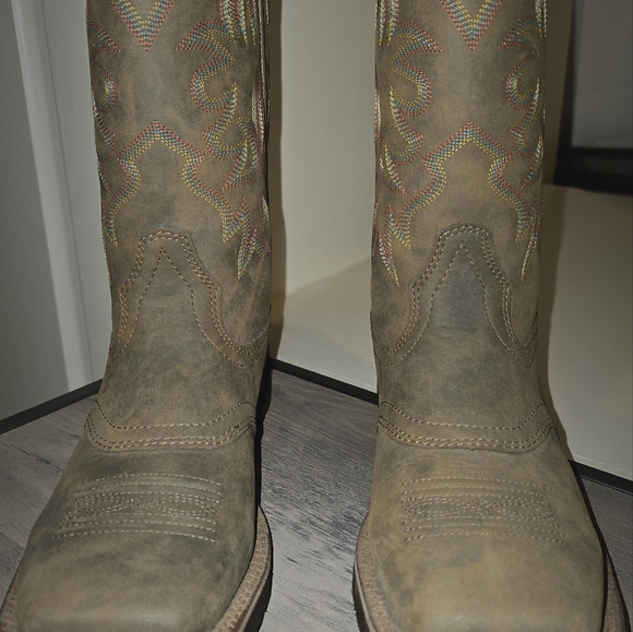 Ariat Boots Women Delilah in Brown Size 9 - Picture 4 of 6